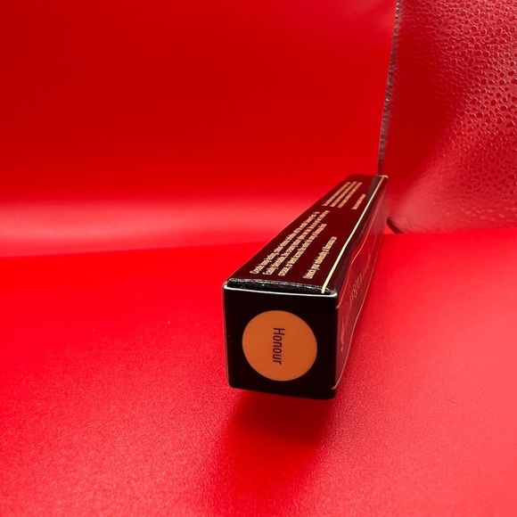 Illamasqua Colouring Pencil - Eye Crayon in Honour - Picture 2 of 6